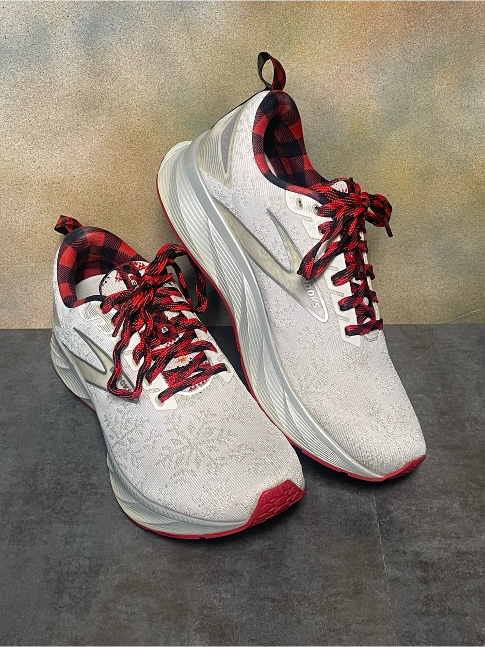 Brooks Levitate 6 Christmas Run Merry Women’s Running Shoes White/Red Size 8.5B - Picture 13 of 16